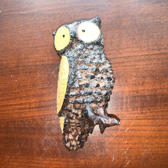Cute little glittery Wooden Owl can be hung as an Ornament or sits on a table. - Picture 4 of 16